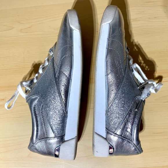 ♦️Michael Kors Women’s Addie lace up Silver Sneakers Size 8.5♦️ - Picture 12 of 14